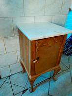 antiek kastje in oude staat. Met marmeren blad., Antiek en Kunst, Ophalen