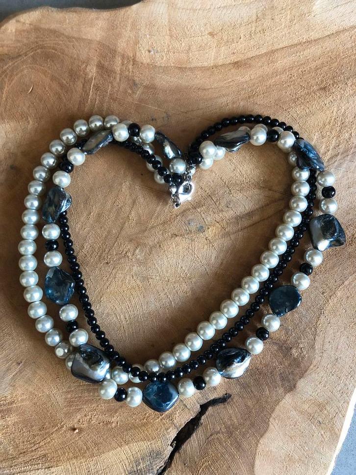 Nieuw! ketting van parels, schelp in antraciet/zwart/zilver, Sieraden, Tassen en Uiterlijk, Kettingen, Nieuw, Steen of Mineraal