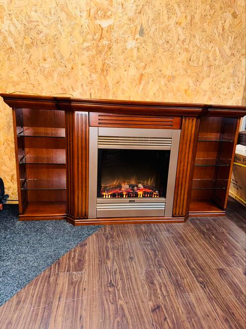 Prachtige klassieke kast met electrische sierhaard, Huis en Inrichting, Haarden, Ophalen