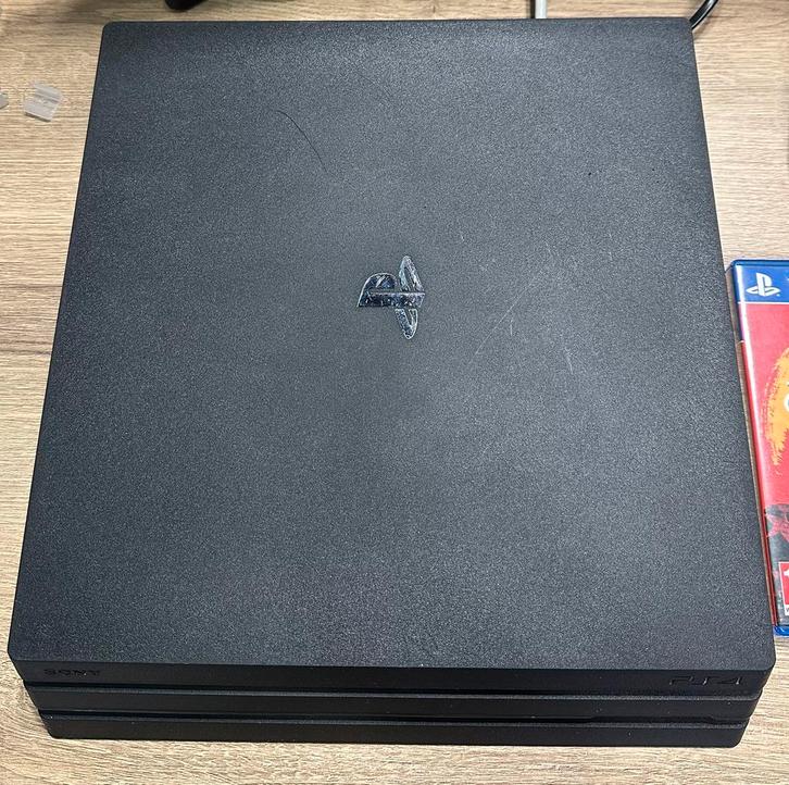 Playstation 4 Pro incl controller en 4 games!, Spelcomputers en Games, Spelcomputers | Sony PlayStation 4, Zo goed als nieuw, Pro