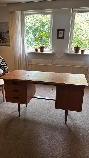 Vintage bureau deens design beschikbaar voor biedingen