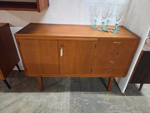 Vintage  Scandinavisch dressoir lowboard kast teak, Huis en Inrichting, Kasten | Dressoirs, Gebruikt, 100 tot 150 cm, 25 tot 50 cm