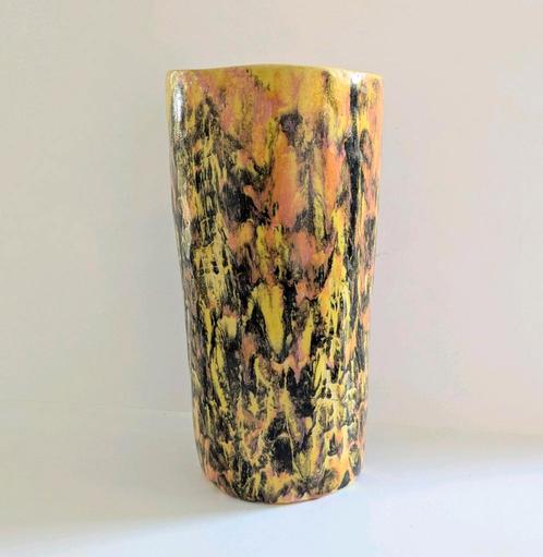 Grote, gele vaas - 26 cm - Expressief kleurgebruik, Huis en Inrichting, Woonaccessoires | Vazen, Minder dan 50 cm, Aardewerk of Porselein
