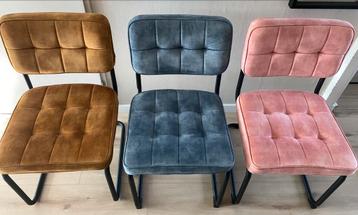 Eettafel/eetkamer stoelen beschikbaar voor biedingen