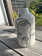 DESIGN vaas wit: "Vaas Gezichten", Huis en Inrichting, Woonaccessoires | Vazen, Wit, Aardewerk of Porselein, Ophalen of Verzenden
