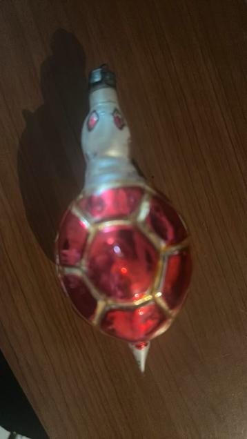 Antieke oude schildpad voor in de kerstboom beschikbaar voor biedingen