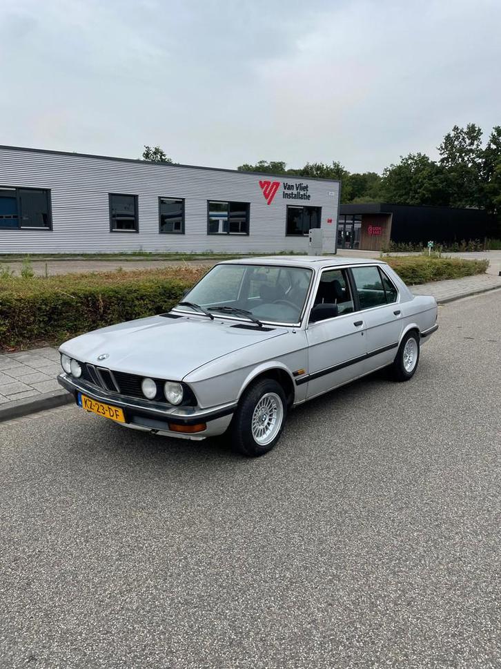 BMW 5-serie 520i AUTOMAAT " AUTO is WEGENBELASTINGVRIJ " wor, Auto's, BMW, Bedrijf, Te koop, 5-Serie, Metallic lak, Open dak, Trekhaak