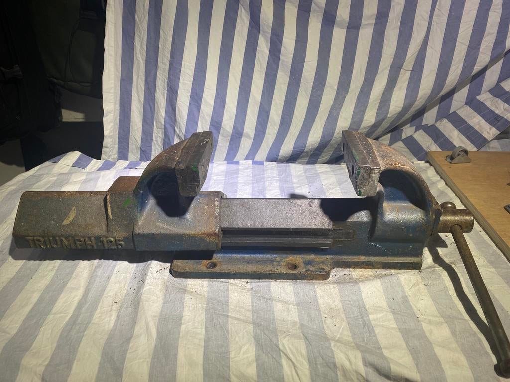 Professionelle oude zwaare stalen bankschroef  Triumph125, Ophalen, Gebruikt, Minder dan 70 cm, Bankschroef
