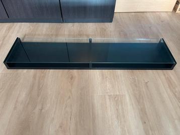 Glazen wandplank beschikbaar voor biedingen