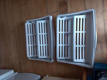 2 schoenenrekken beschikbaar voor biedingen