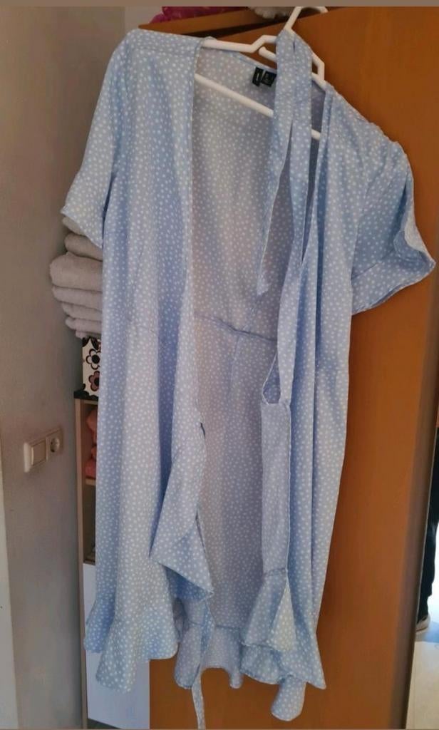 Wikkel jurk lichtblauw maat L alleen met gender review aan, Kleding | Dames, Pyjama's, Vero Moda, Ophalen of Verzenden, Zo goed als nieuw