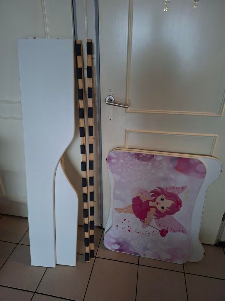 Peuterbed met sprookjesmotief. Gratis, Kinderen en Baby's, Kinderkamer | Bedden, Gebruikt, Minder dan 140 cm, Minder dan 70 cm