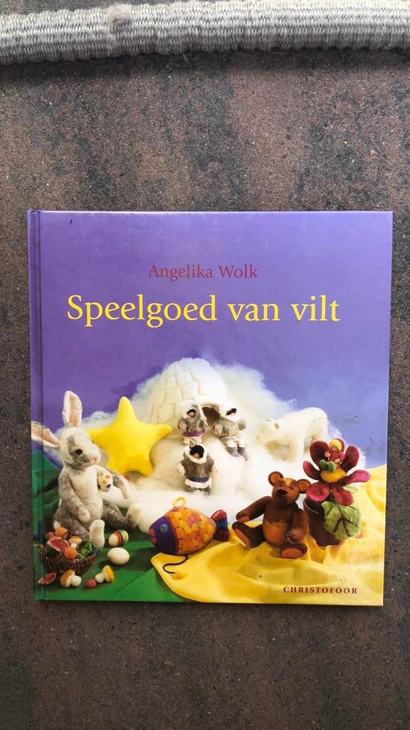 Speelgoed van vilt - Angelika Wolk - Handwerkboek, Hobby en Vrije tijd, Vilt, Ophalen of Verzenden, Gebruikt, Boek of Patroon