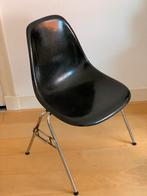 Charles & Ray Eames Glasfiber Stapelstoel van Vitra, Ophalen, Kunststof, Zwart, Vier