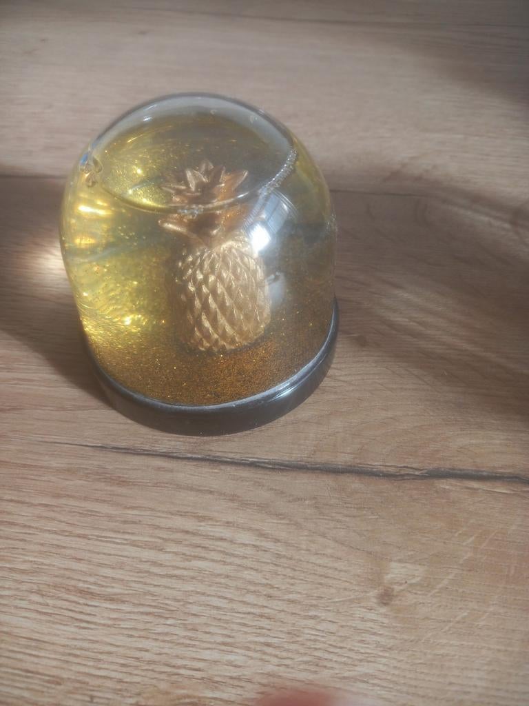Schudbol Ananas Goud - Decoratieve Sneeuwbol, Huis en Inrichting, Woonaccessoires | Overige, Ophalen of Verzenden, Nieuw, Goud