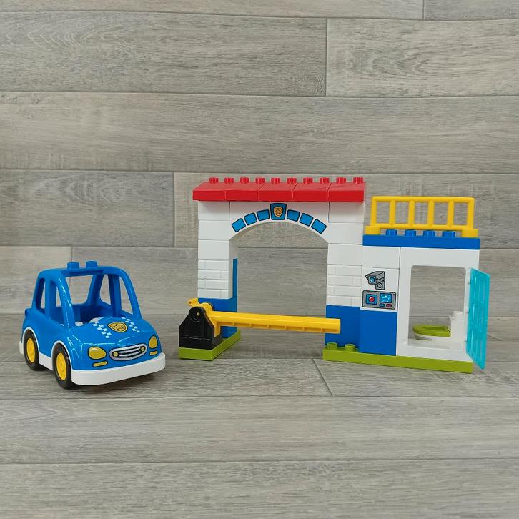 duplo politiebureau / politie, Kinderen en Baby's, Speelgoed | Duplo en Lego, Zo goed als nieuw, Duplo, Ophalen of Verzenden