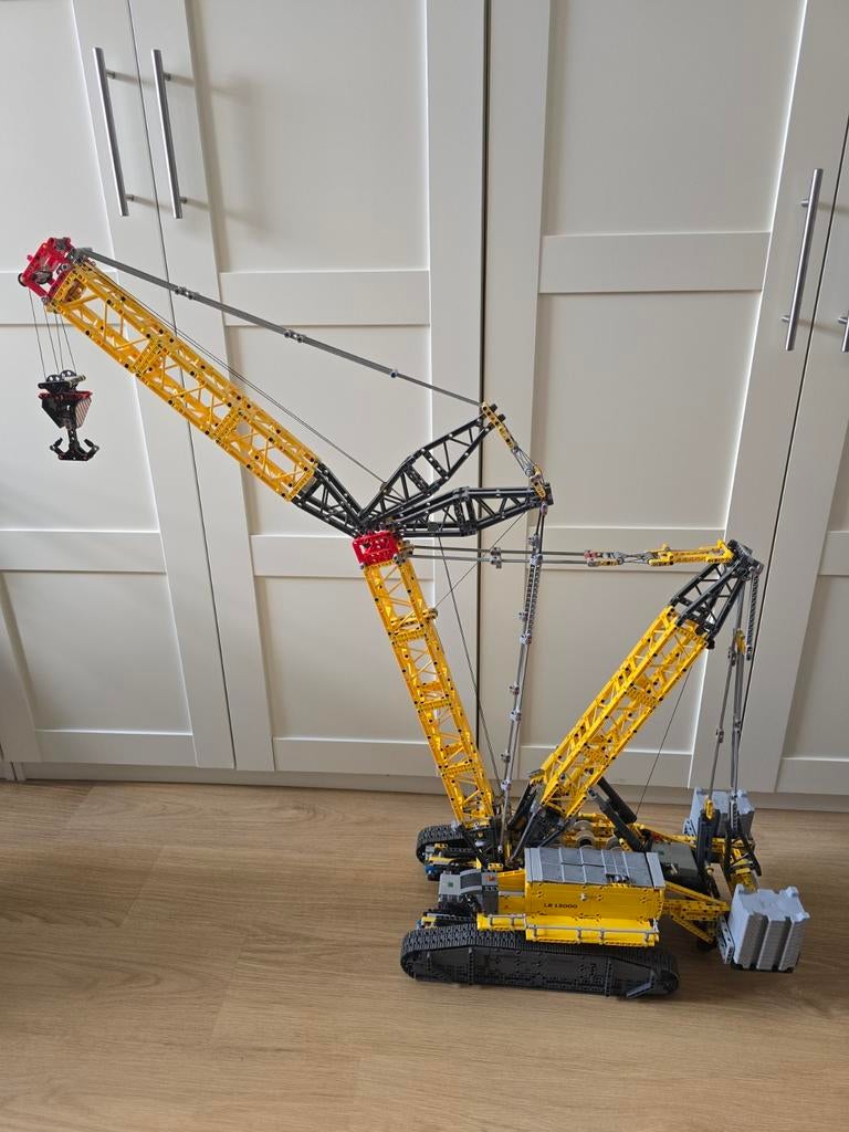 2 x Lego technic 42146 Liebherr LR 13000 compleet., Kinderen en Baby's, Speelgoed | Duplo en Lego, Ophalen, Lego, Compleet, Zo goed als nieuw