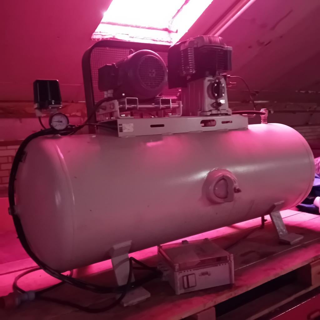 fini/creemers zuigercompressor 5,5kw, Doe-het-zelf en Verbouw, Ophalen, 400 tot 800 liter/min, Zo goed als nieuw, 10 bar of meer