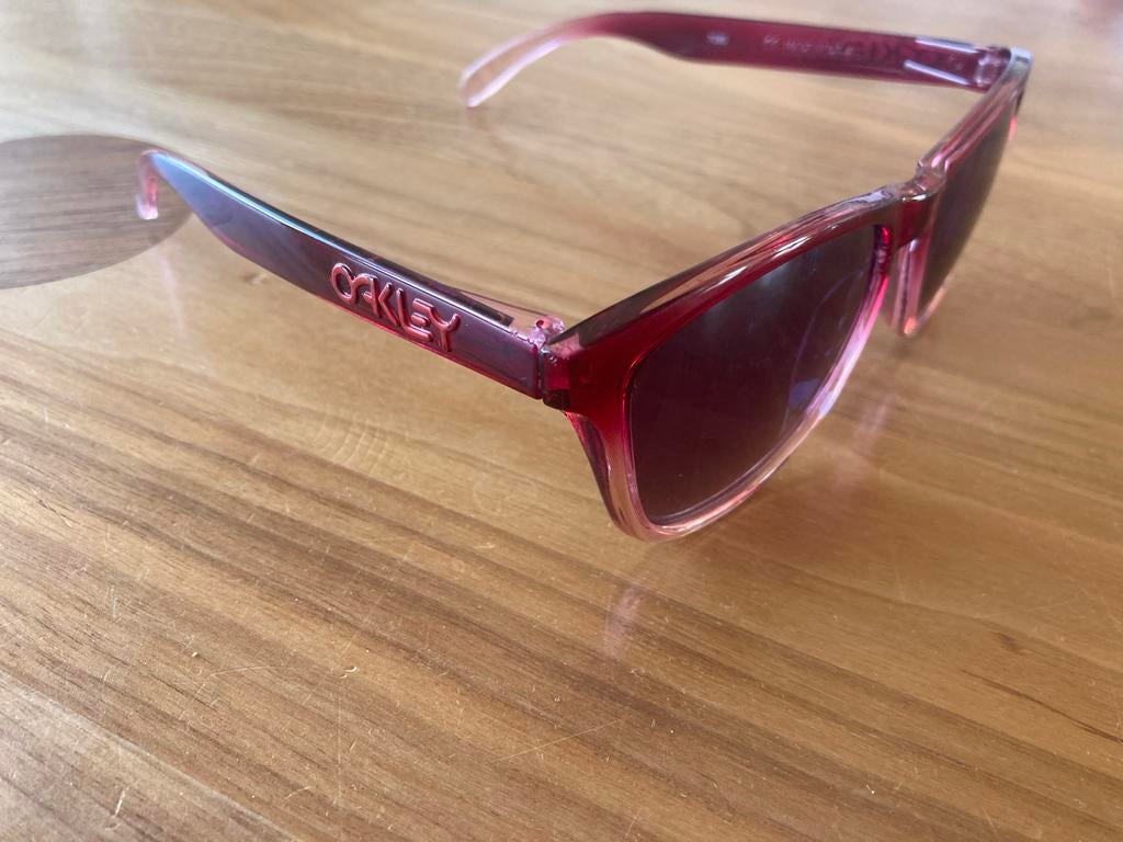 Oakley Frogskins Collection Edition zonnebril, Sieraden, Tassen en Uiterlijk, Zonnebrillen en Brillen | Dames, Gebruikt, Zonnebril