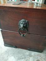 Antieke vintage drankenkist campaignstijl  met leeuwenkop, Ophalen