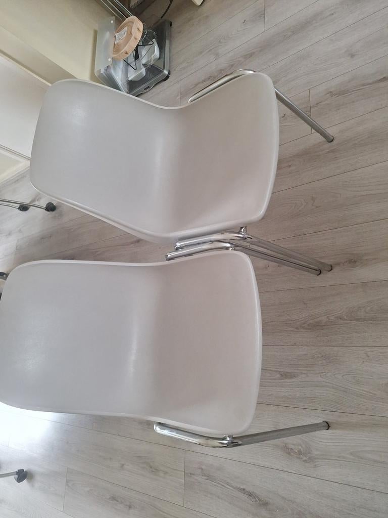 2 beige stoelen - modern en comfortabel, Ophalen of Verzenden