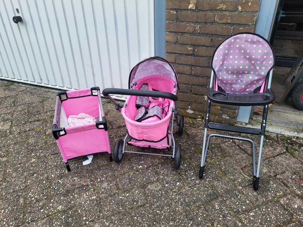 Roze poppen speelset: kinderwagen, bedje en kinderstoel, Kinderen en Baby's, Speelgoed | Poppen, Ophalen of Verzenden, Gebruikt
