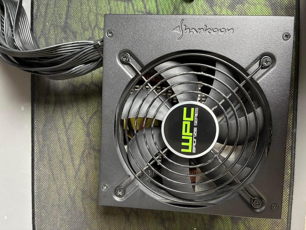 Sharkoon WPC 750 Watt Voeding - Goede Staat, Ophalen of Verzenden, Gebruikt