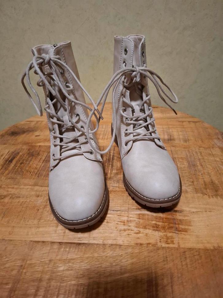 Kayla beige veterboots maat 36, Kleding | Dames, Schoenen, Zo goed als nieuw, Lage of Enkellaarzen, Beige, Ophalen of Verzenden