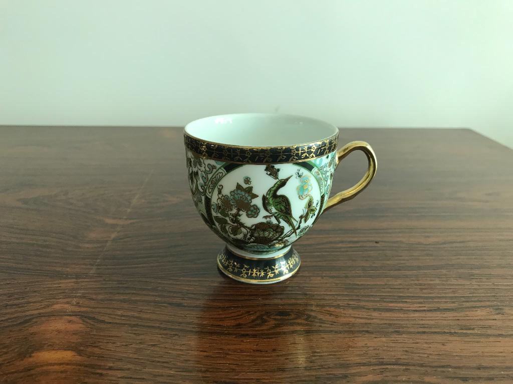 Kopje porselein Saji Japan decor pauw pauwen, Ophalen of Verzenden