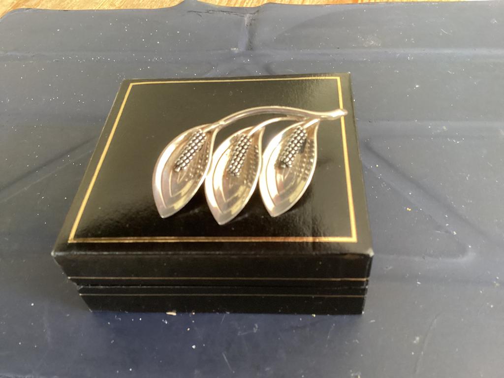 Zilverenntakbroche, 4 tot 7 cm, Ophalen of Verzenden, Zo goed als nieuw, Zilver
