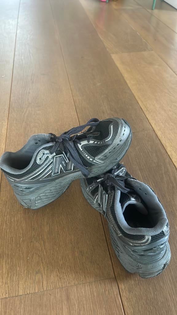 New belance, Ophalen of Verzenden, Zo goed als nieuw, Kleding, Overige merken