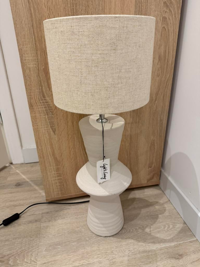 Nieuwe beige Light and Living lamp, Huis en Inrichting, Lampen | Tafellampen, Ophalen of Verzenden, Zo goed als nieuw