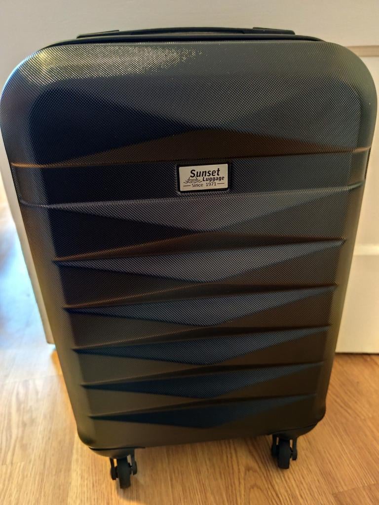 Nieuwe Zwarte Koffer - Perfect als Cabin Bagage, Ophalen, 40 tot 60 cm, Wieltjes, 20 tot 30 cm