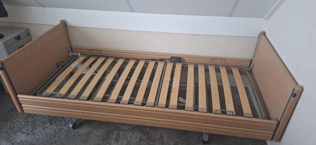 Verzorging Bed Hoog -Laag., Ophalen, Zo goed als nieuw