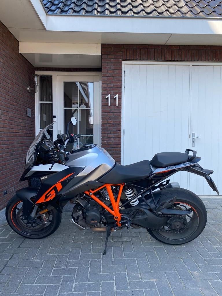 KTM 1290 Super Duke GT | 2016 | 36.545 km, Motoren, Motoren | KTM, 2 cilinders, Handvatverwarming, Motorrijbewijs A, 1301 cc