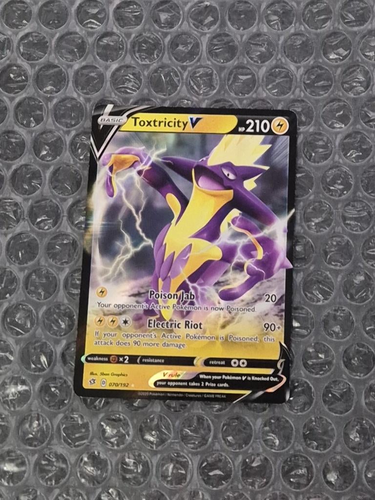 Toxtricity V 070/192 Rebel Clash Sword & Shield Ultra Rare, Ophalen of Verzenden, Zo goed als nieuw, Losse kaart, Foil
