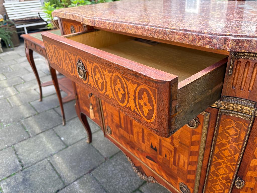 Prachtige Franse commode in marqueterie in topstaat, Antiek en Kunst, Ophalen