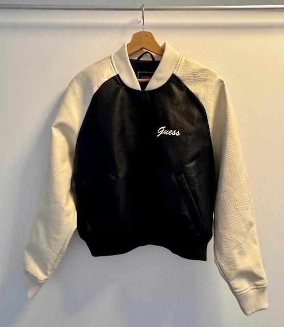Guess Azira PU Bomber Jacket Women’s Black Cream Varsity, Guess, Zwart, Maat 42/44 (L), Nieuw