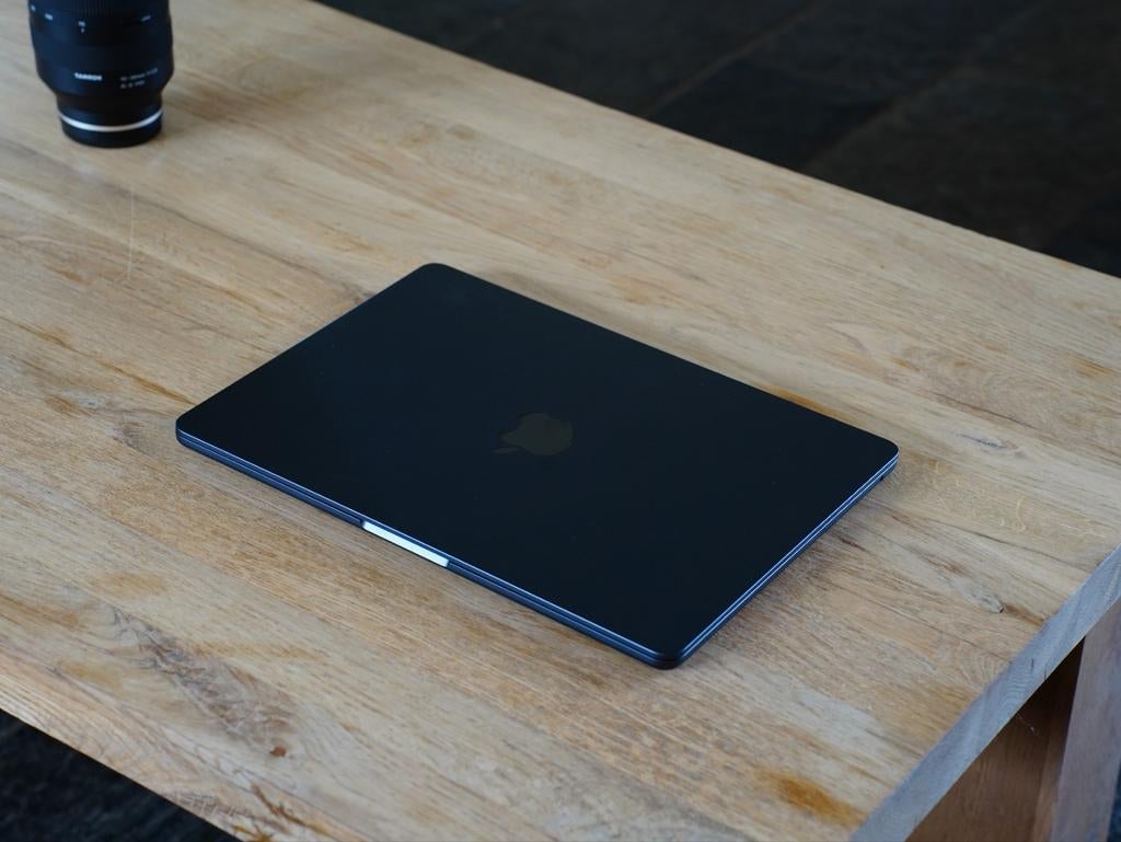 MacBook Air 13-inch (A3113) midnight 16GB RAM 512GB SSD, Computers en Software, Apple Macbooks, Qwerty, 13 inch, 512 GB, Ophalen of Verzenden