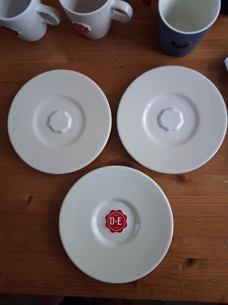 3 schotels van Douwe Egberts, Ophalen of Verzenden, Zo goed als nieuw, Overige stijlen, Kop(pen) en/of Schotel(s)