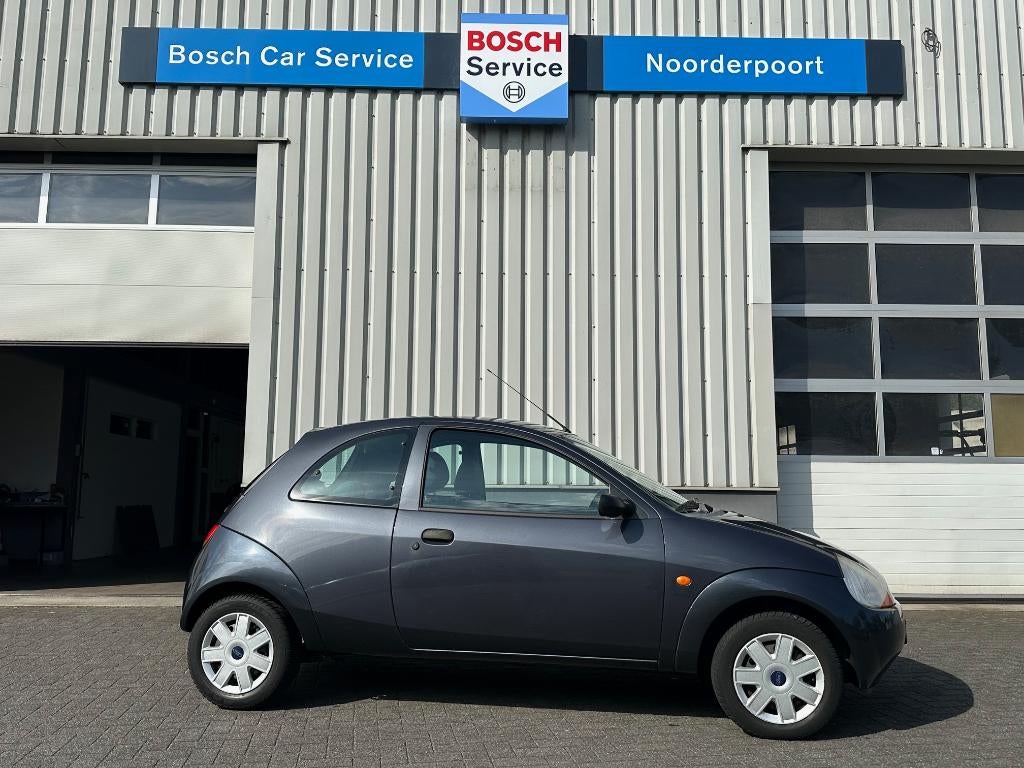 Ford Ka 1.3 I 44KW 2008 Grijs, Auto's, Voorwielaandrijving, 1299 cc, Stof, 31 €/maand