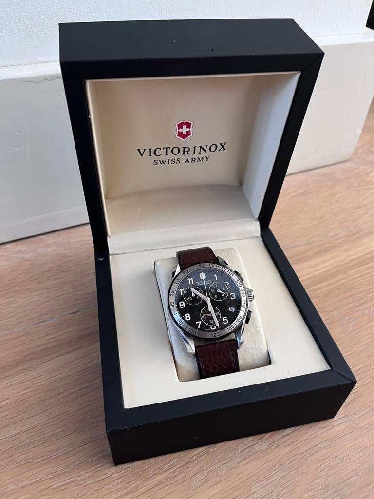 Victorinox Swiss Army 241404 Chronograph Classic Watch, Sieraden, Tassen en Uiterlijk, Horloges | Heren, Overige merken, Leer
