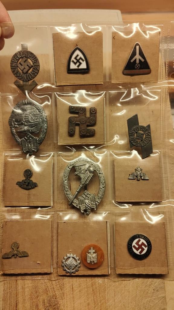 Duitse Spelden en Insignes uit WO-2 Collectie, Verzamelen, Ophalen of Verzenden
