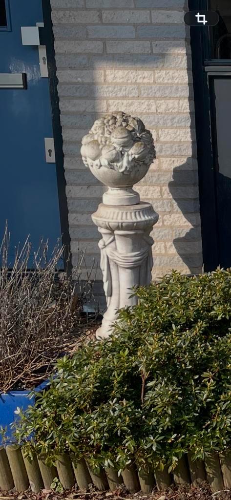 Betonnen pilaar met gedetailleerd fruit stuk, Tuin en Terras, Tuinbeelden, Gebruikt, Overige typen, Beton, Ophalen