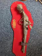 Replica vuursteenpistool 1732 op rood bord, Ophalen of Verzenden