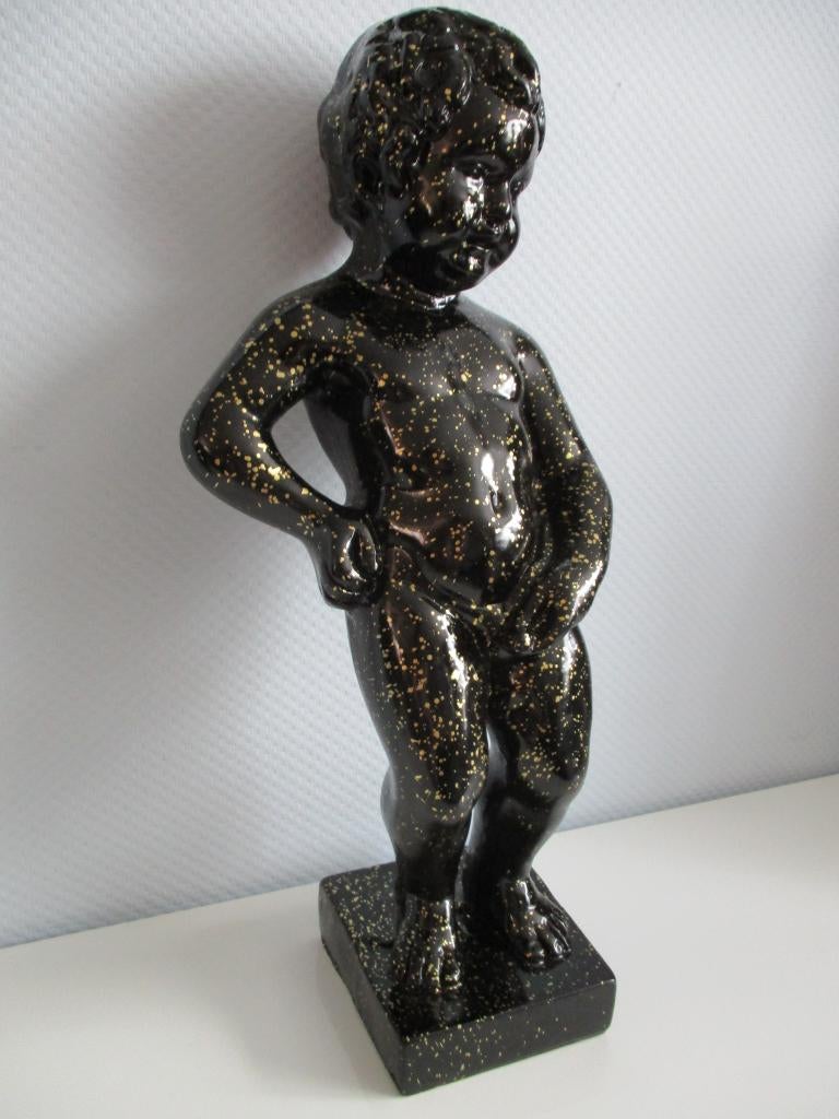 Prachtig "MANNEKE PIS" Kunst Beeld in Zwart met Goud., Ophalen of Verzenden, 20 - 50 cm, Overige materialen, Beeld