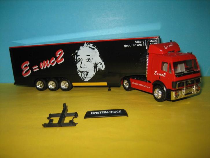 Albert-Einstein  MERCEDES met oplegger  Herpa, Hobby en Vrije tijd, Modelauto's | 1:87, Nieuw, Bus of Vrachtwagen, Herpa, Ophalen of Verzenden