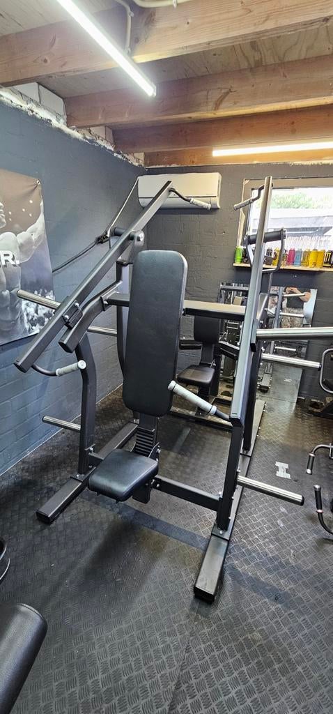 Tunturi Chest Press & Lat pulldown plate loaded, Sport en Fitness, Fitnessmaterialen, Ophalen, Zo goed als nieuw, Rug, Overige typen