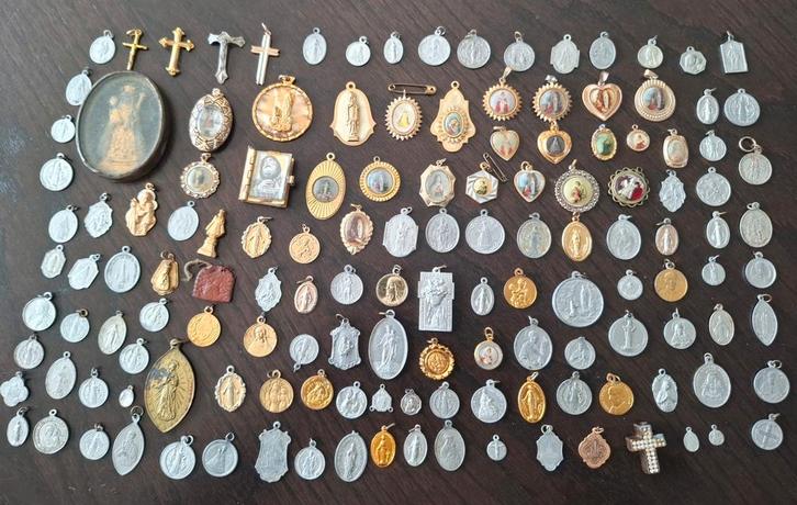 Collectie 140 antiek religieuze hangers bedels Lourdes Maria, Sieraden, Tassen en Uiterlijk, Bedels, Gebruikt, Overige merken