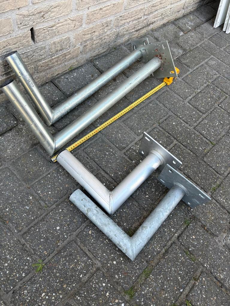 Metalen muurbeugels, Ophalen, Zo goed als nieuw